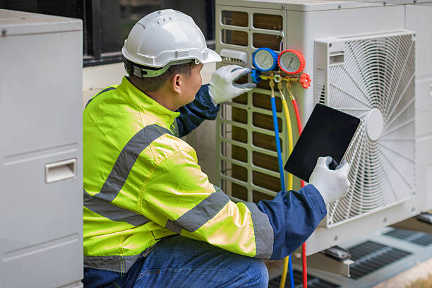Professional Emergency Ac Repair technician working in Woodbury, NY